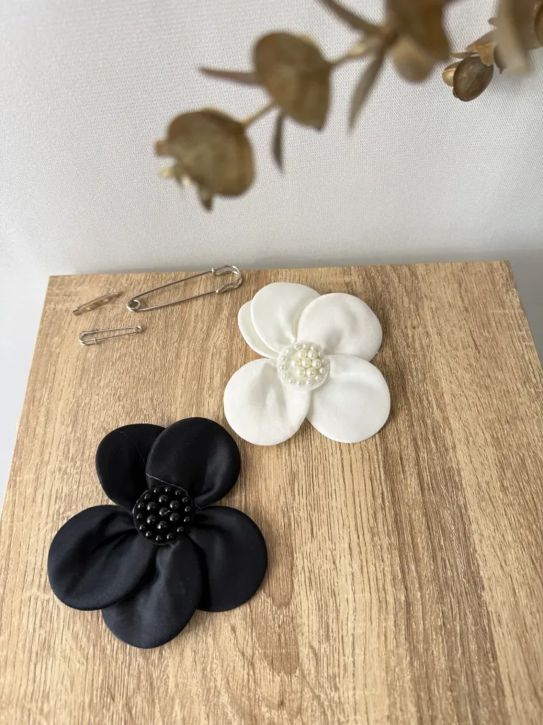 Small Flora Brooch (White)